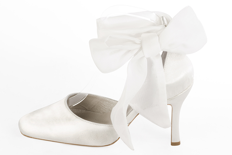 French elegance and refinement for these pure white dress open side shoes, with a scarf around the ankle, 
                available in many subtle leather and colour combinations. With its scarf to tie at the ankle, it is the perfect model for your bridal outfits.
It will accompany you until the end of the night.  
                Matching clutches for parties, ceremonies and weddings.   
                You can customize these shoes to perfectly match your tastes or needs, and have a unique model.  
                Choice of leathers, colours, knots and heels. 
                Wide range of materials and shades carefully chosen.  
                Rich collection of flat, low, mid and high heels.  
                Small and large shoe sizes - Florence KOOIJMAN